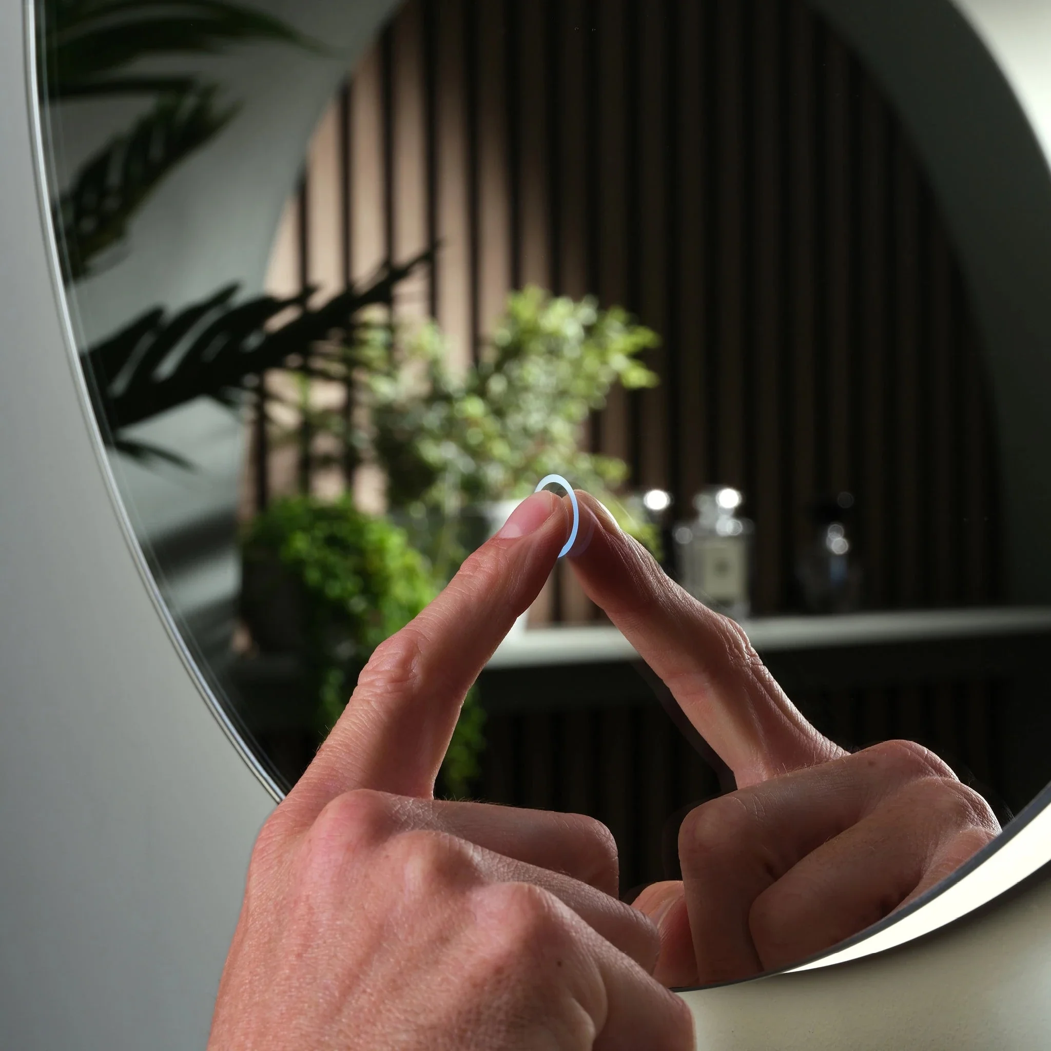 Halo Round LED Bathroom Mirror - Image 18