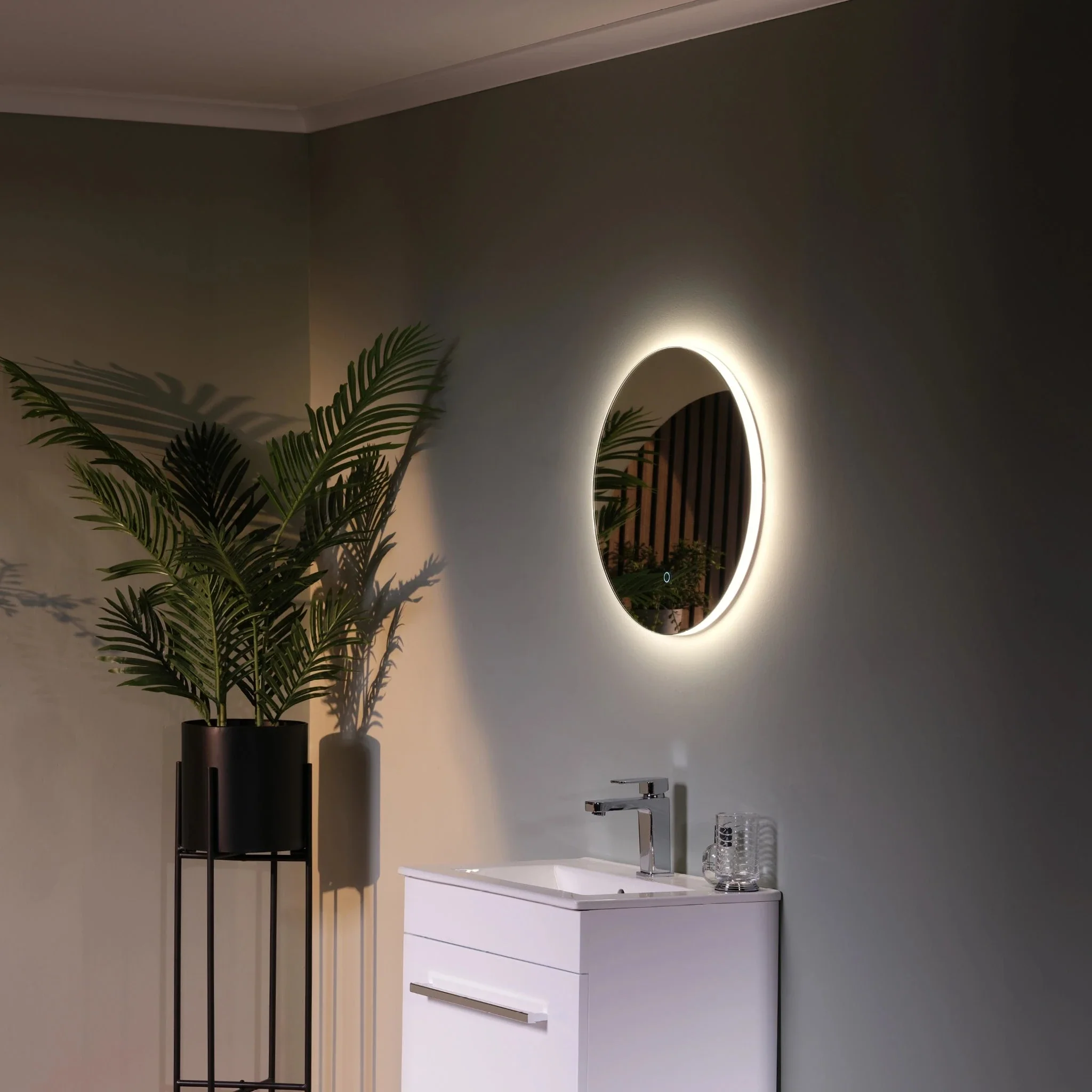 Halo Round LED Bathroom Mirror - Image 29