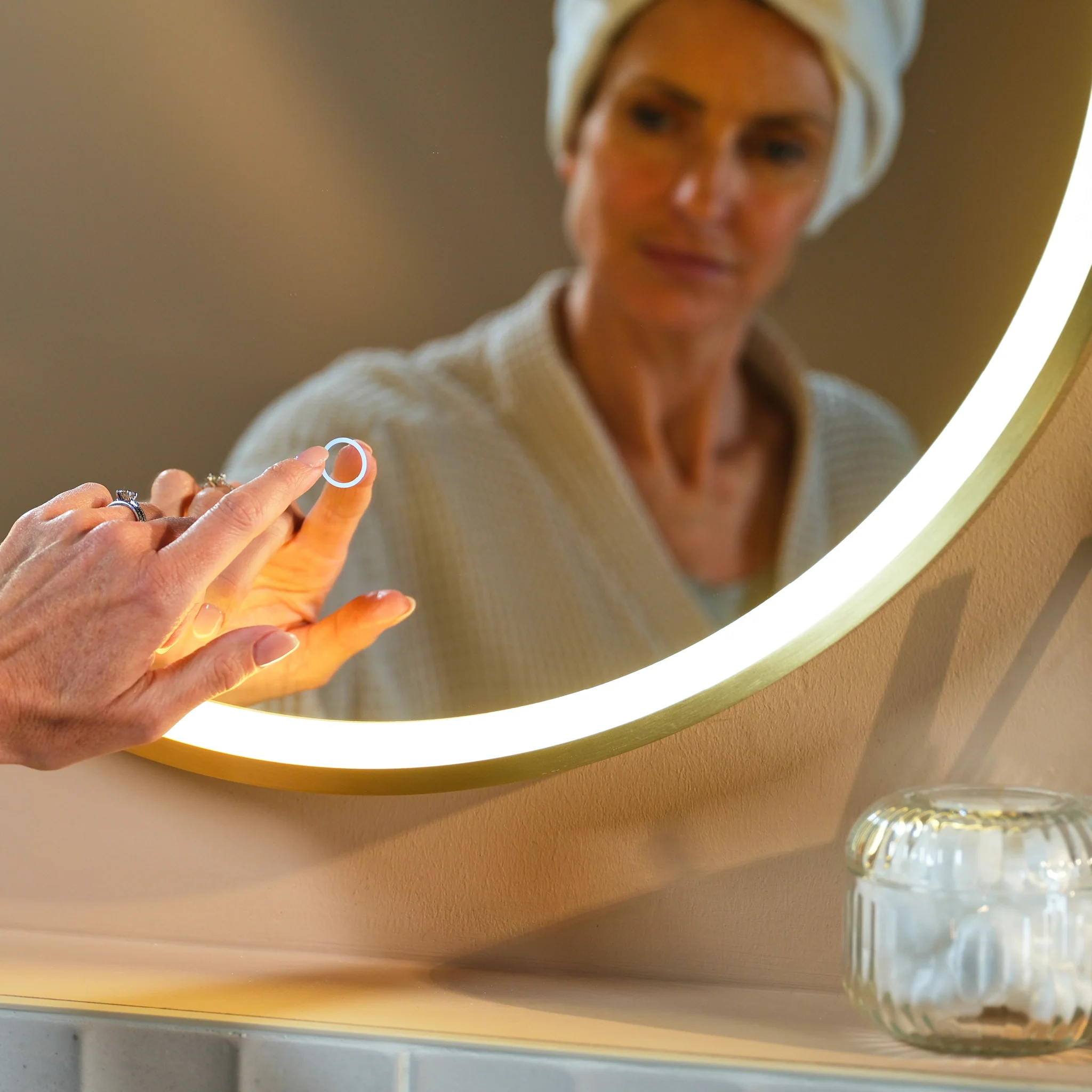 Kali Round LED Illuminated Mirror - Image 17