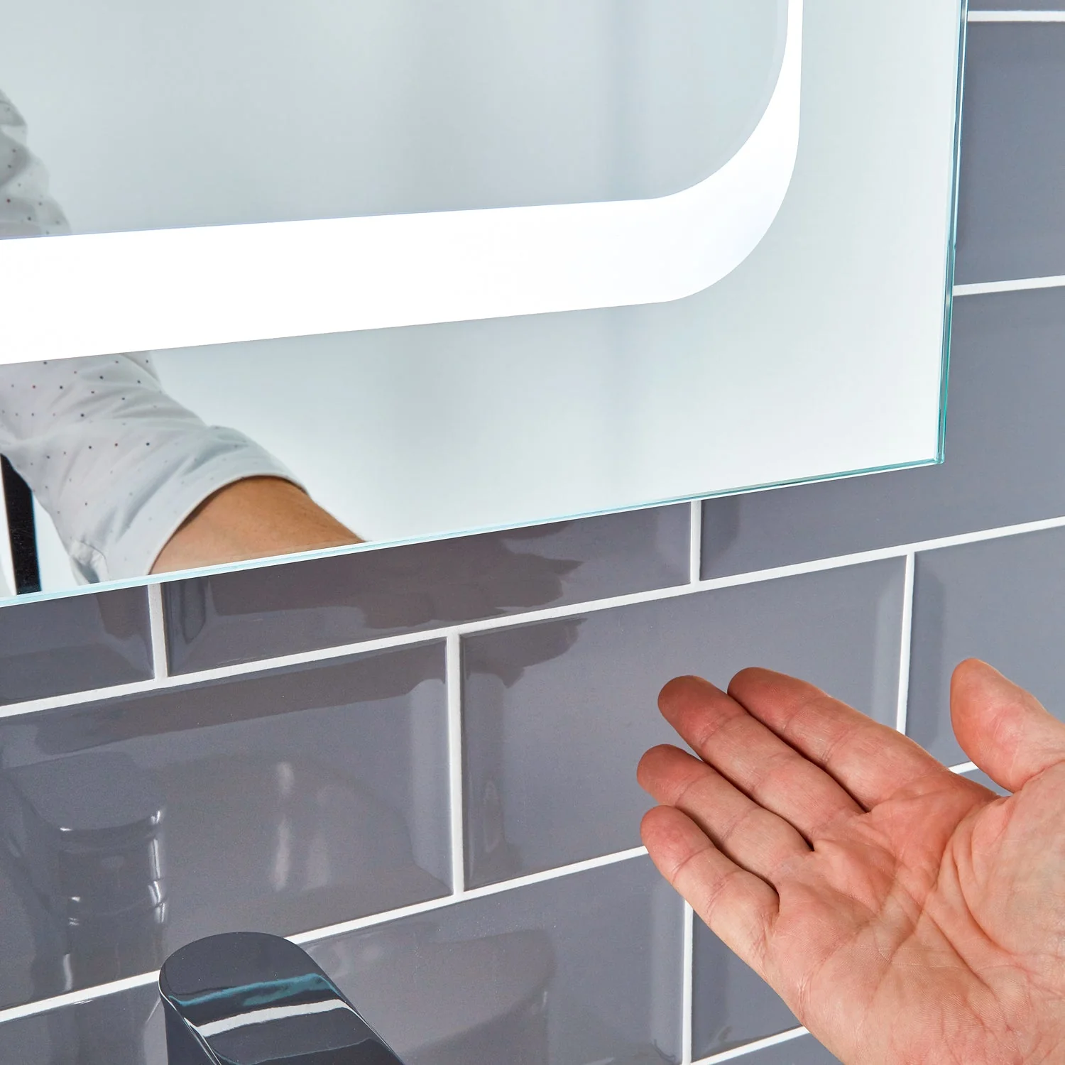 Leila LED Bathroom Mirror - Image 6