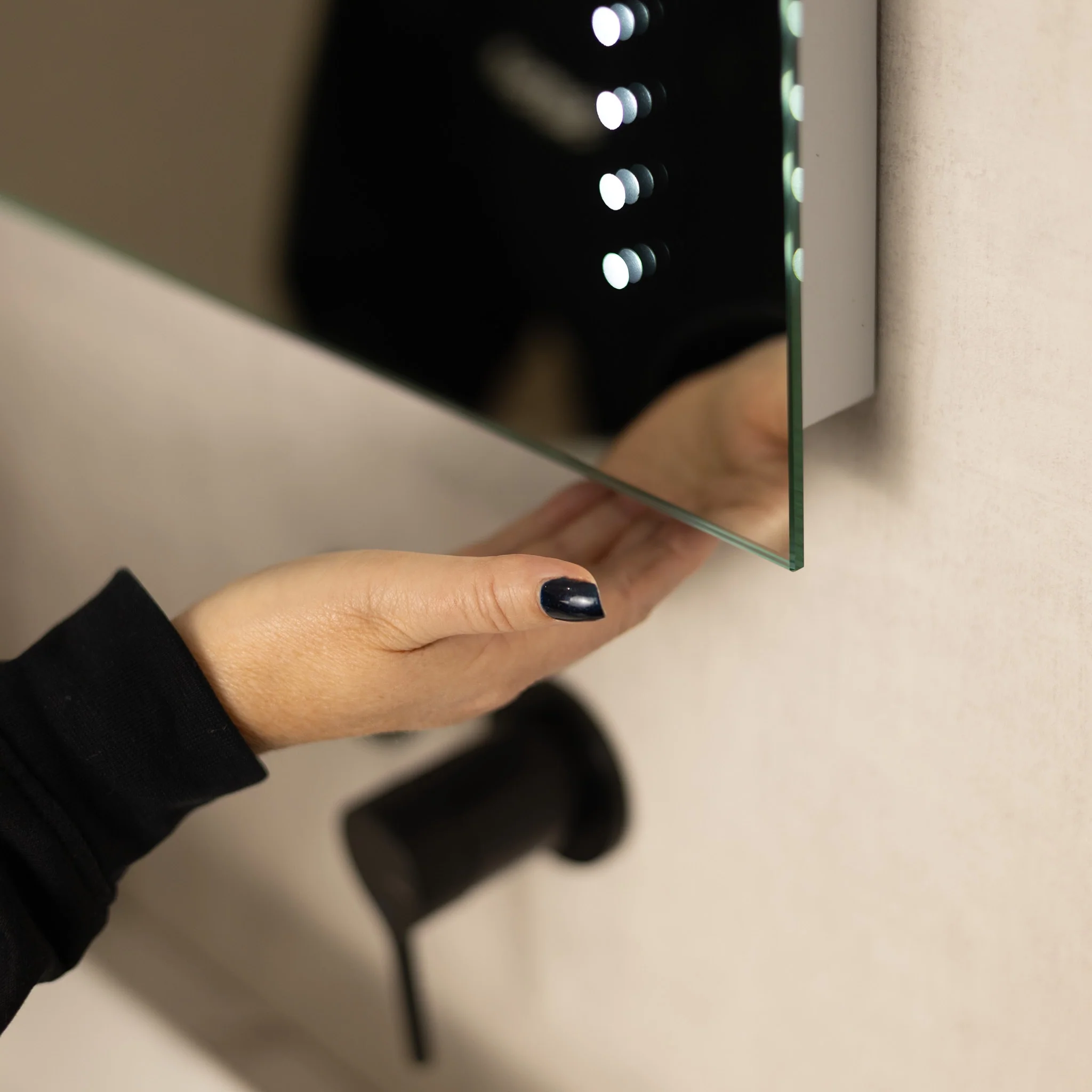 Tannon LED Bathroom Mirror - Image 4