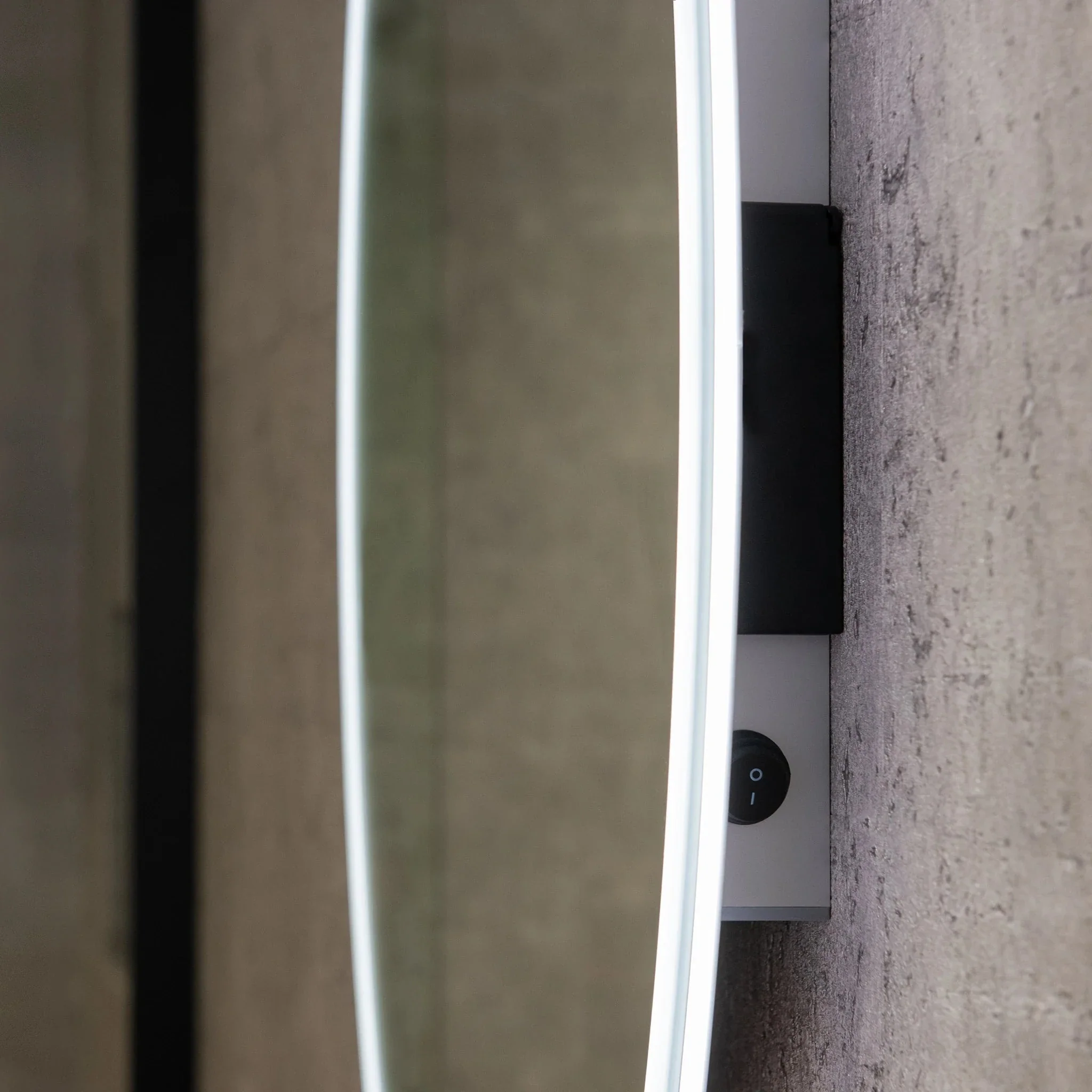 Verve Oval Rechargeable Battery LED Mirror - Image 5