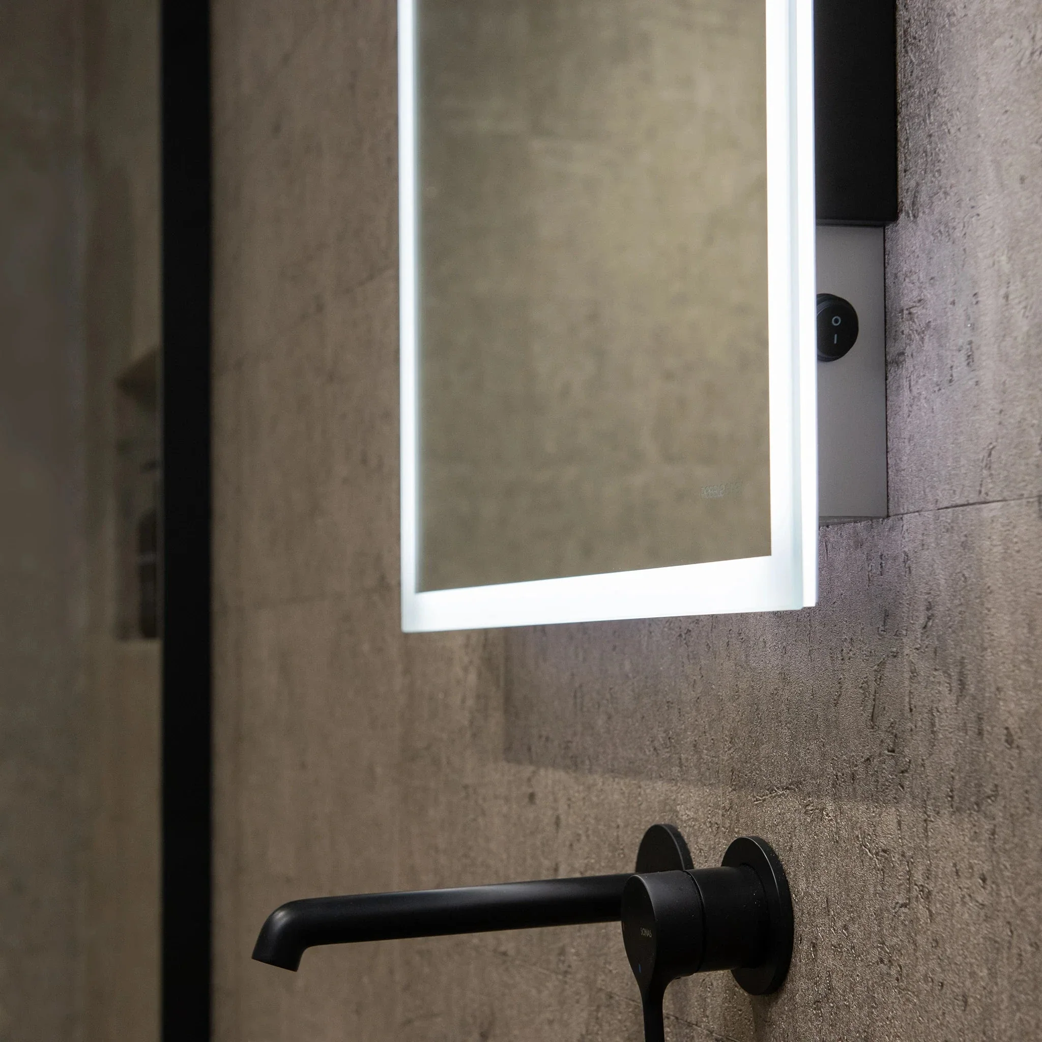 Verve Portrait Rechargeable Battery LED Mirror - Image 15