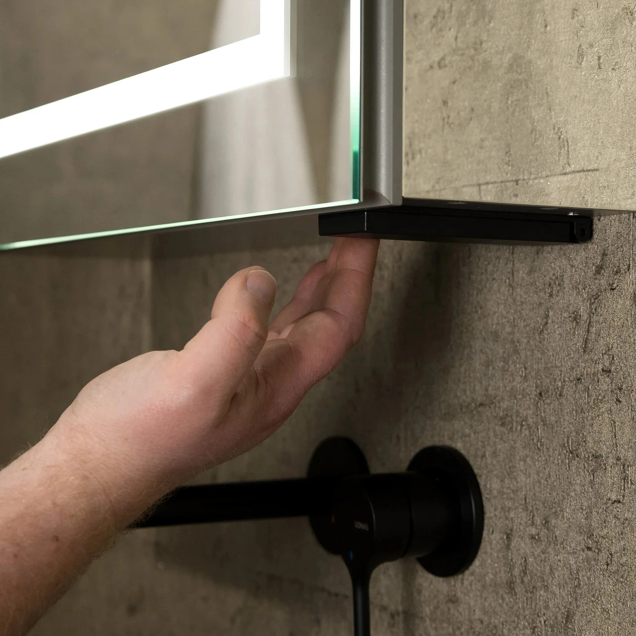 Vista Rechargeable Battery 500x700mm LED Mirror Cabinet - Image 6